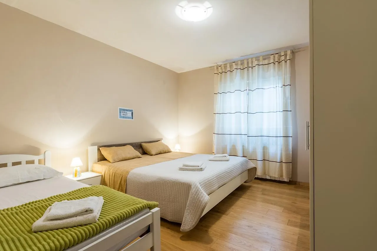 Apartment Jeger Povljana 0*,